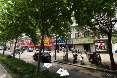 春雨花园3室1厅1卫117平精装带车库